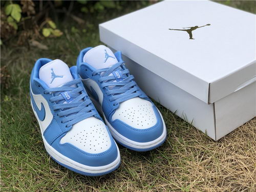 Air Jordan 1 Low UNC