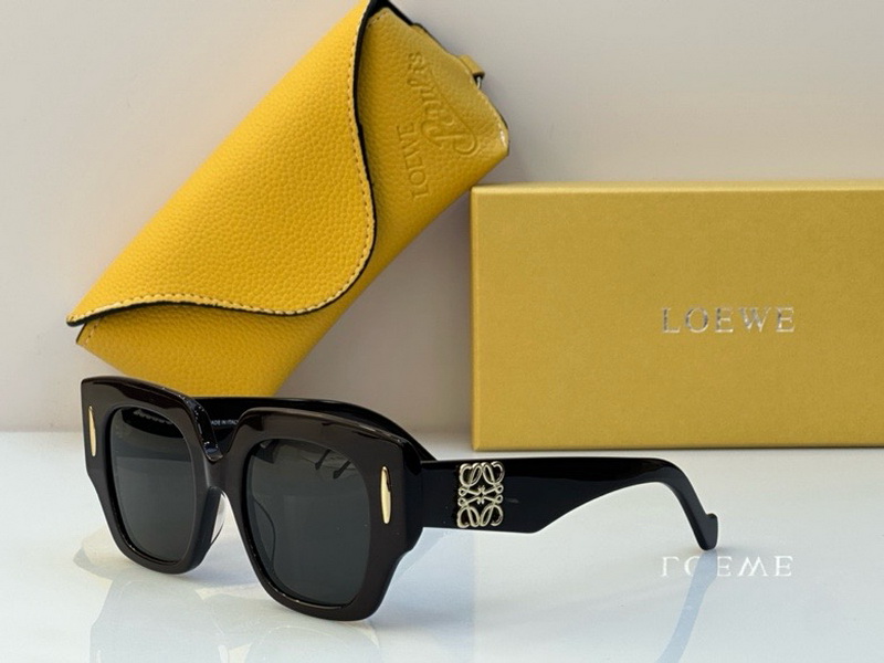 Loewe Sunglasses(AAAA)-327