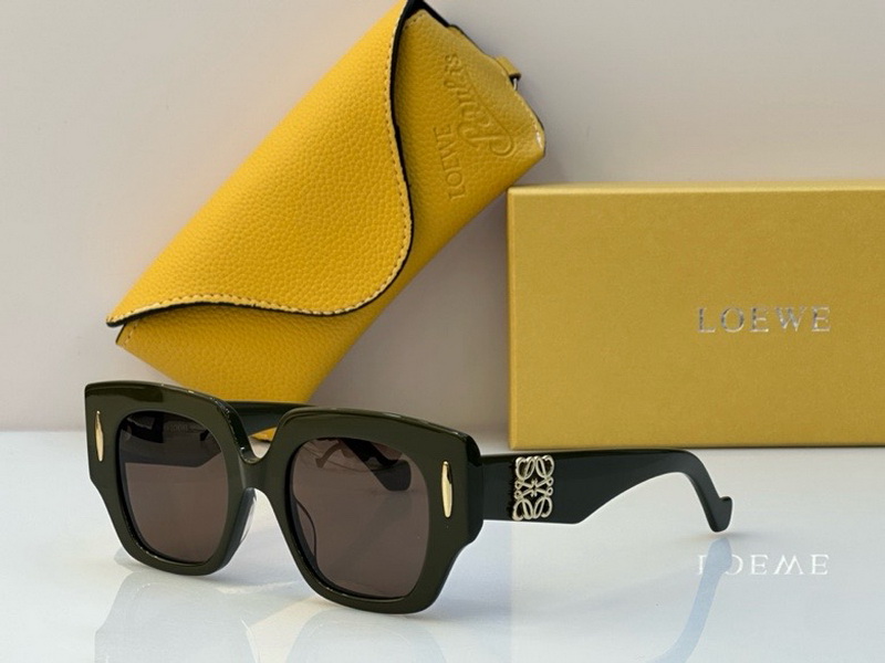 Loewe Sunglasses(AAAA)-326