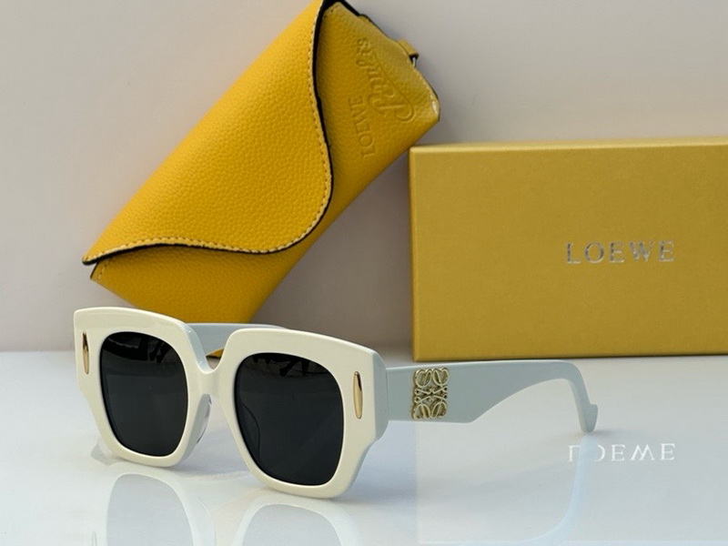 Loewe Sunglasses(AAAA)-324