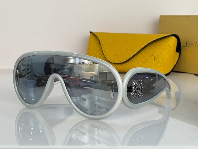 Loewe Sunglasses(AAAA)-260