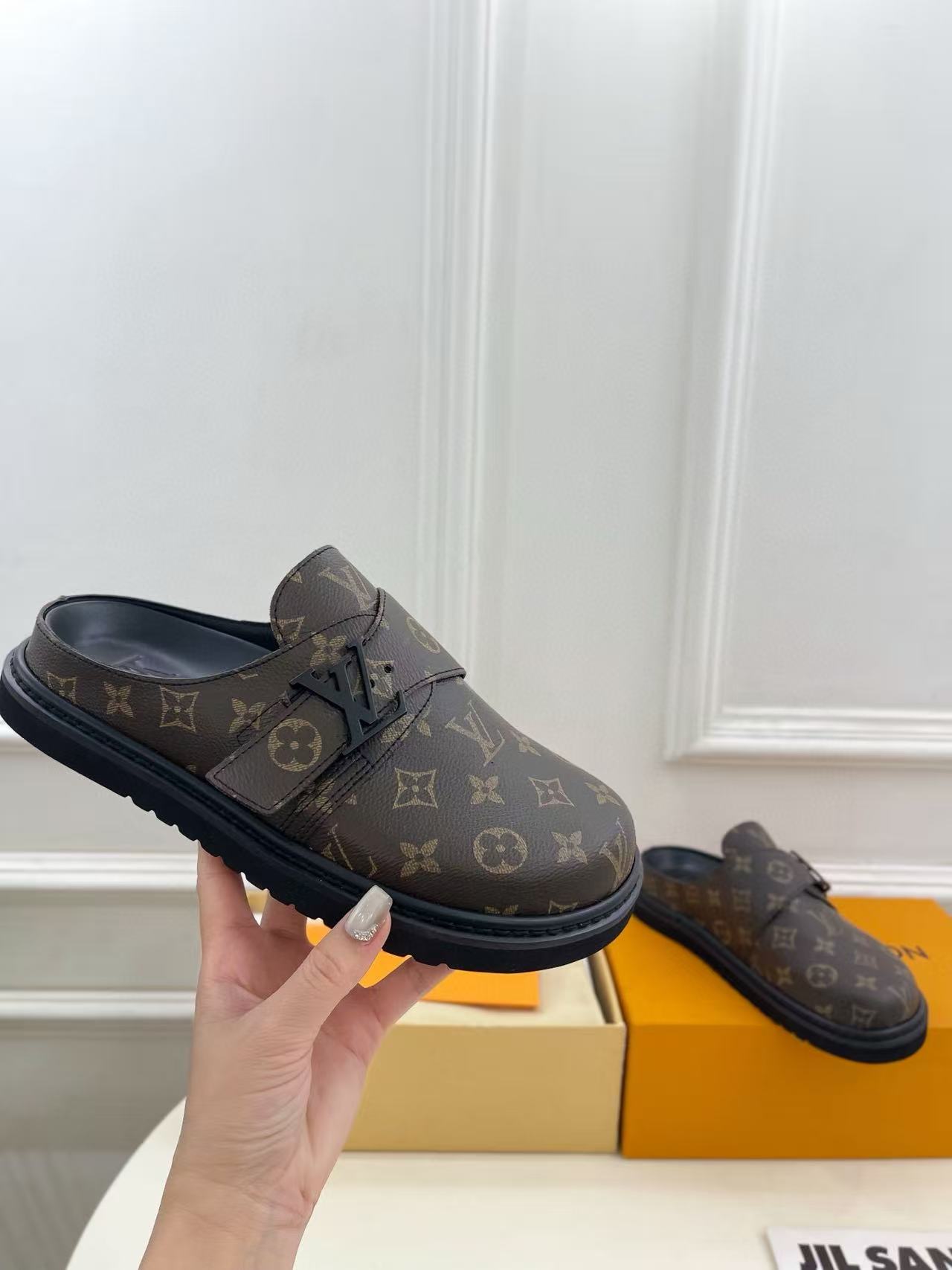 LV Slippers(AAA)-089