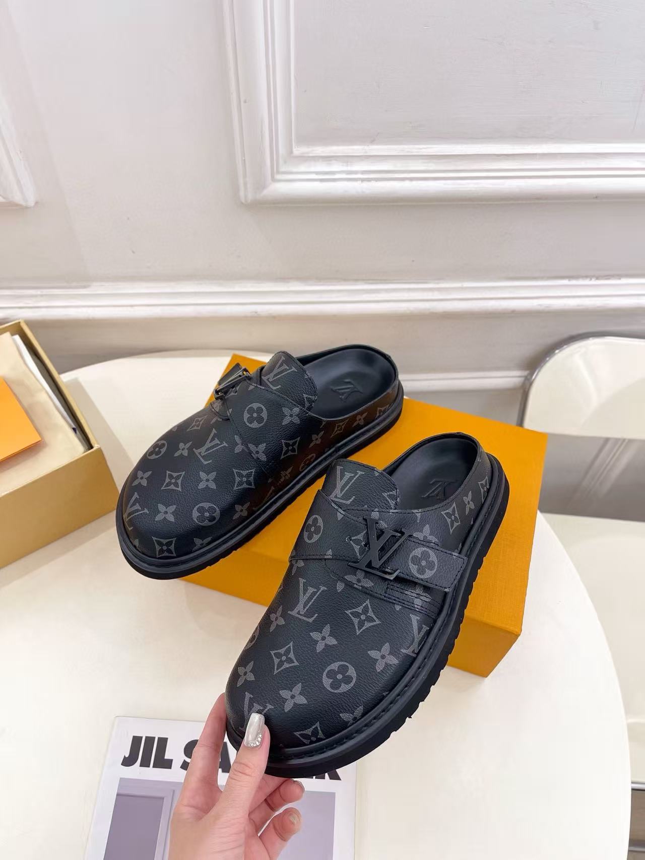 LV Slippers(AAA)-086