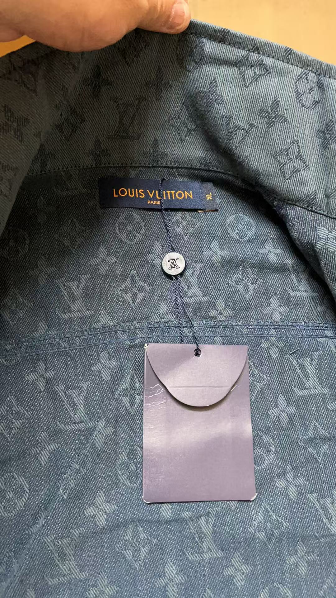 LV Jacket-049