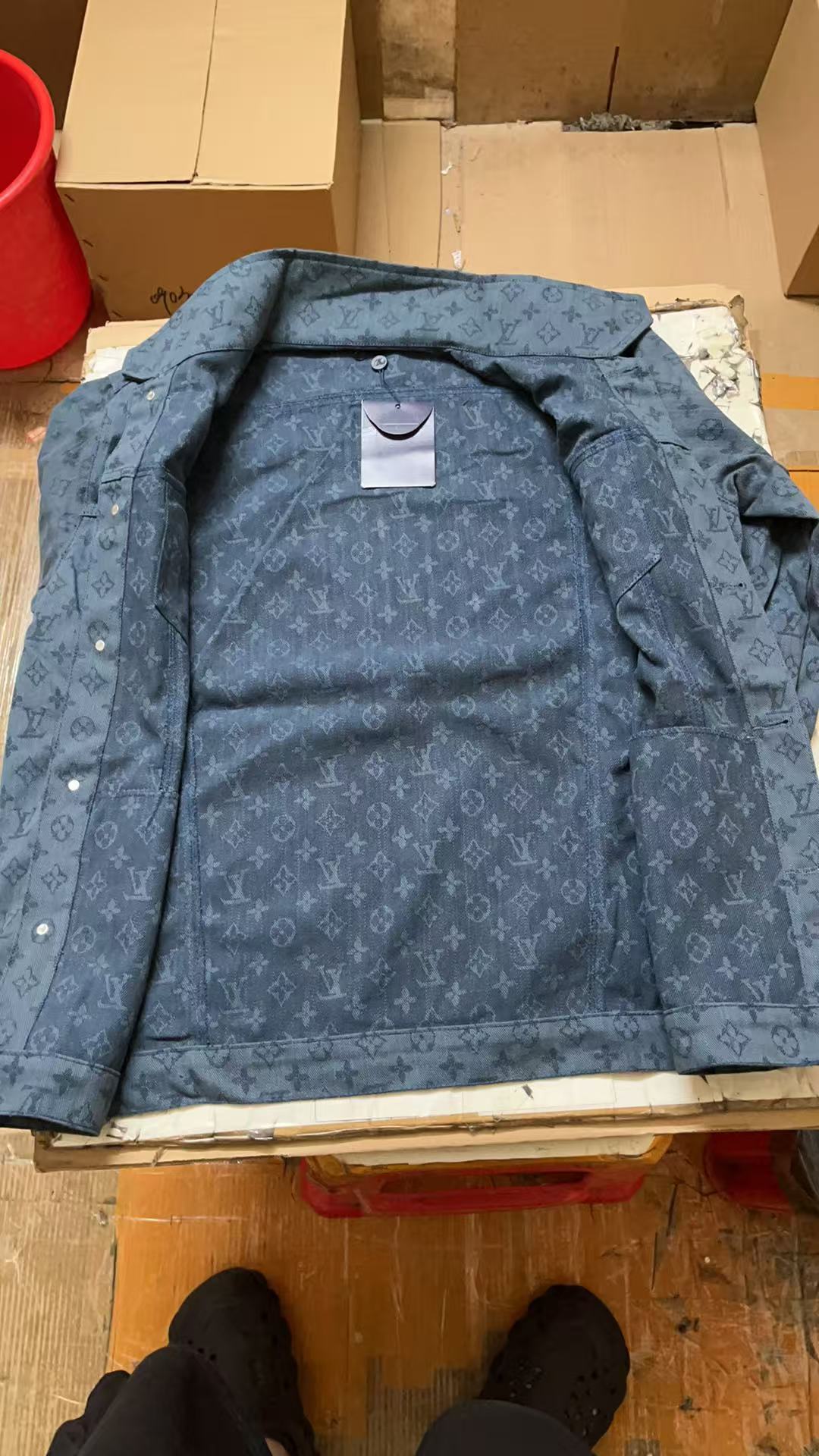 LV Jacket-049