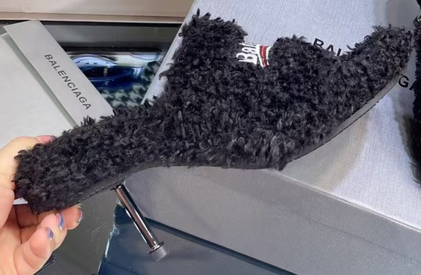 Balenciaga Slippers Women(AAA)-009
