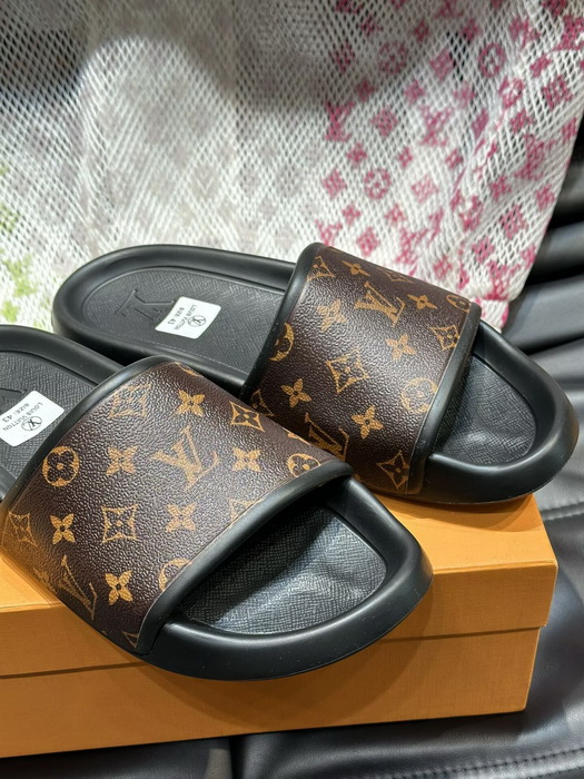 LV Slippers(AAA)-090