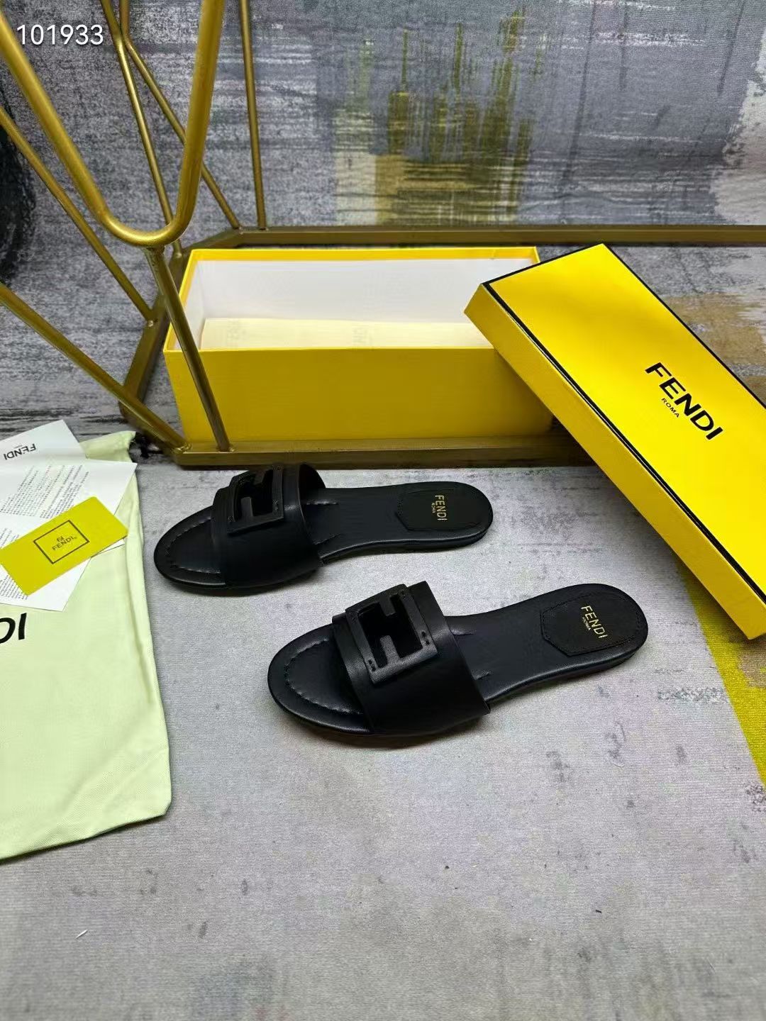 Fendi Slippers Women(AAA)-007