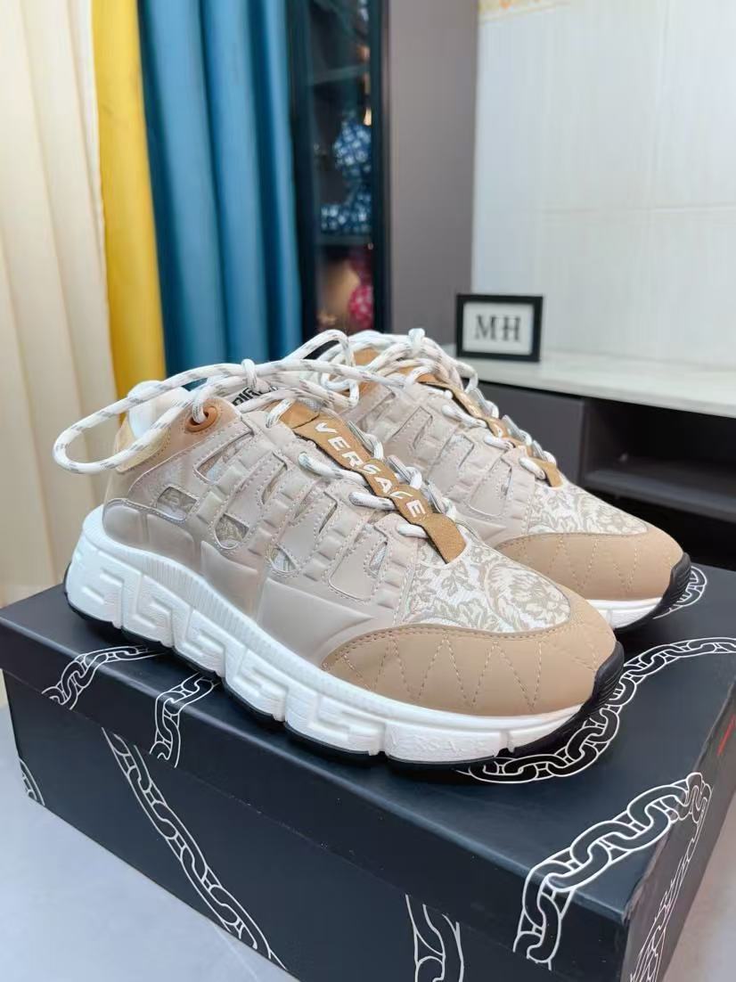 Versace Shoes(AAA)-208