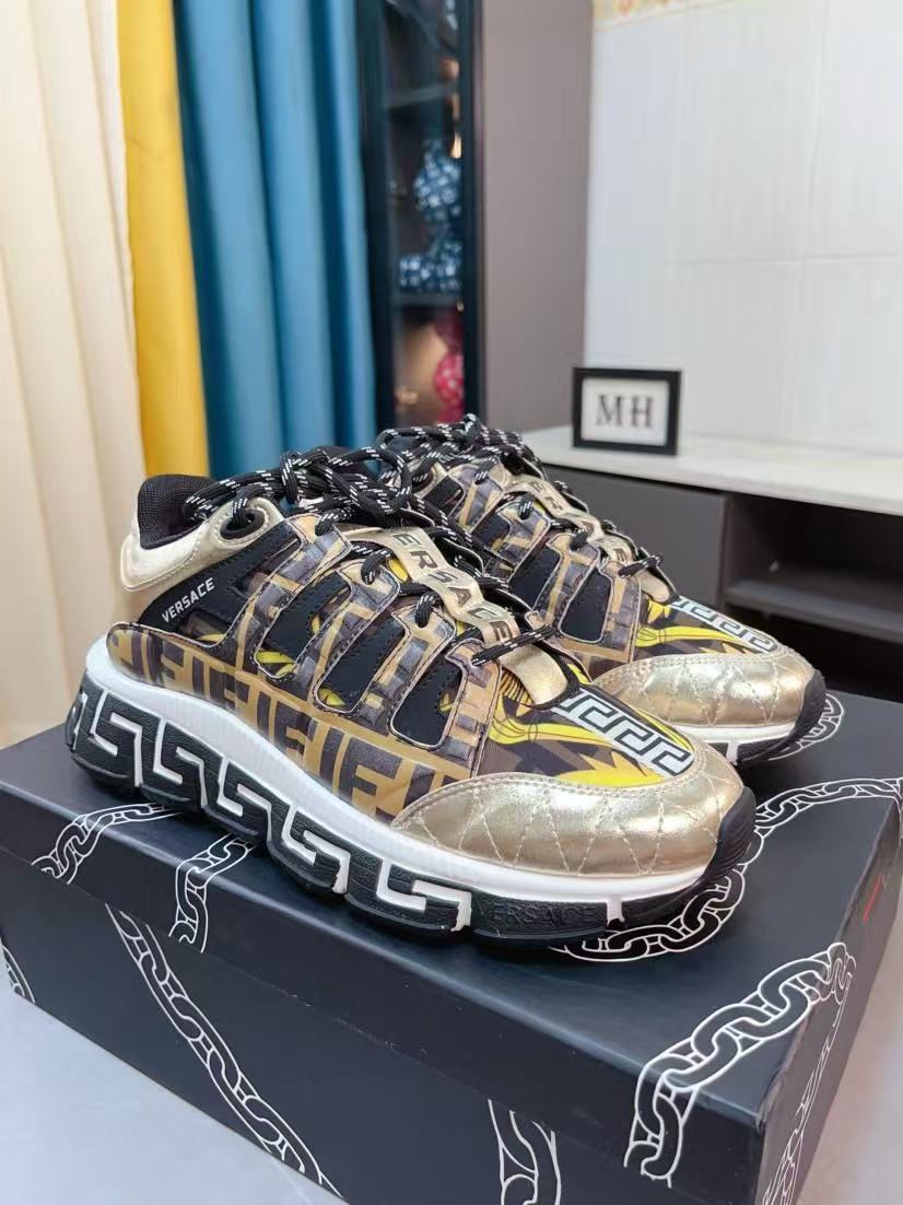 Versace Shoes(AAA)-211