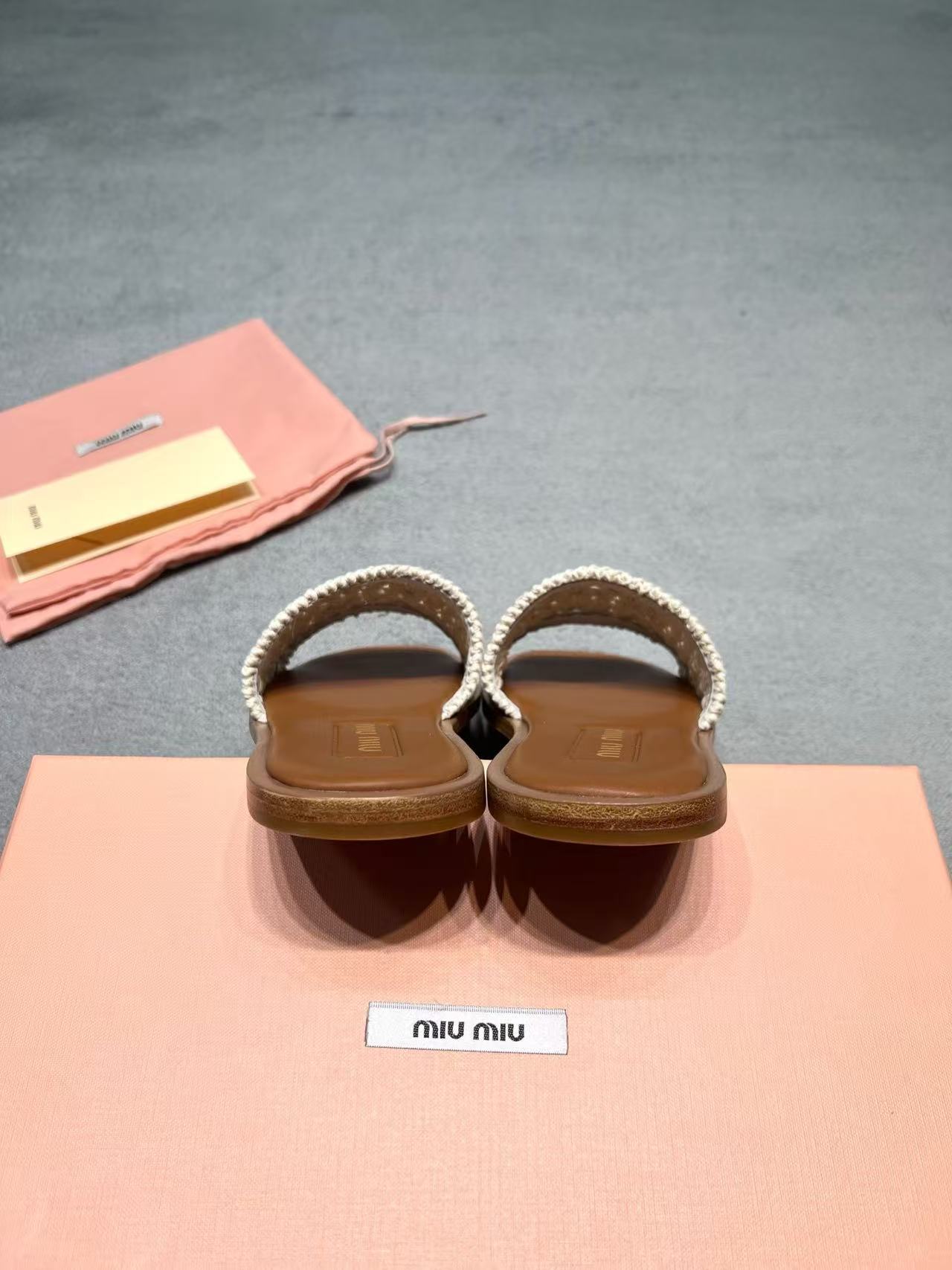 Miu Miu Slippers Women(AAA)-001