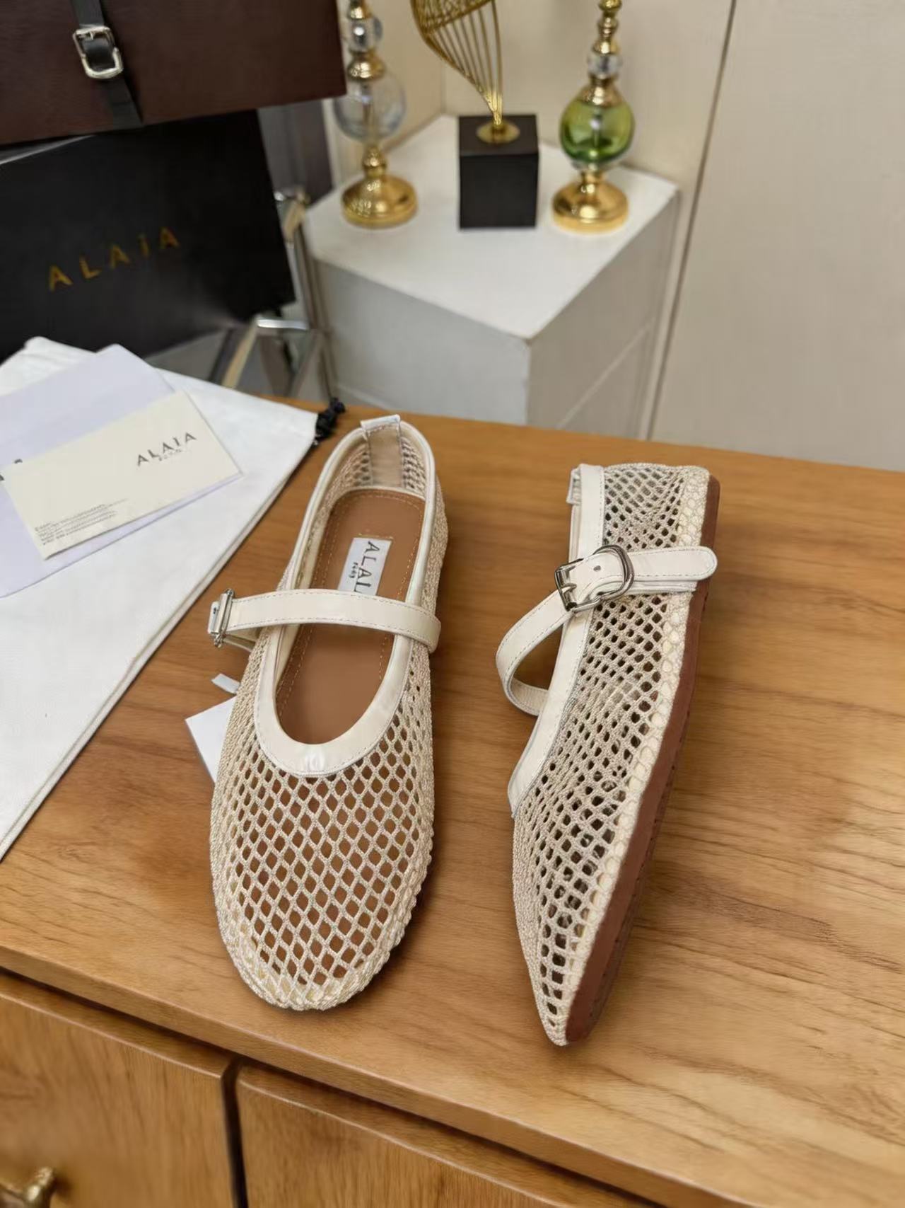 Alaia Shoes AAA(Women)-020