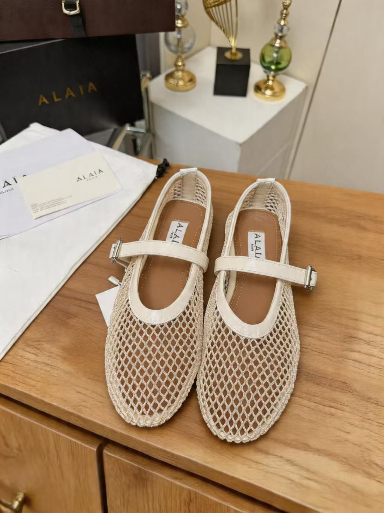 Alaia Shoes AAA(Women)-020