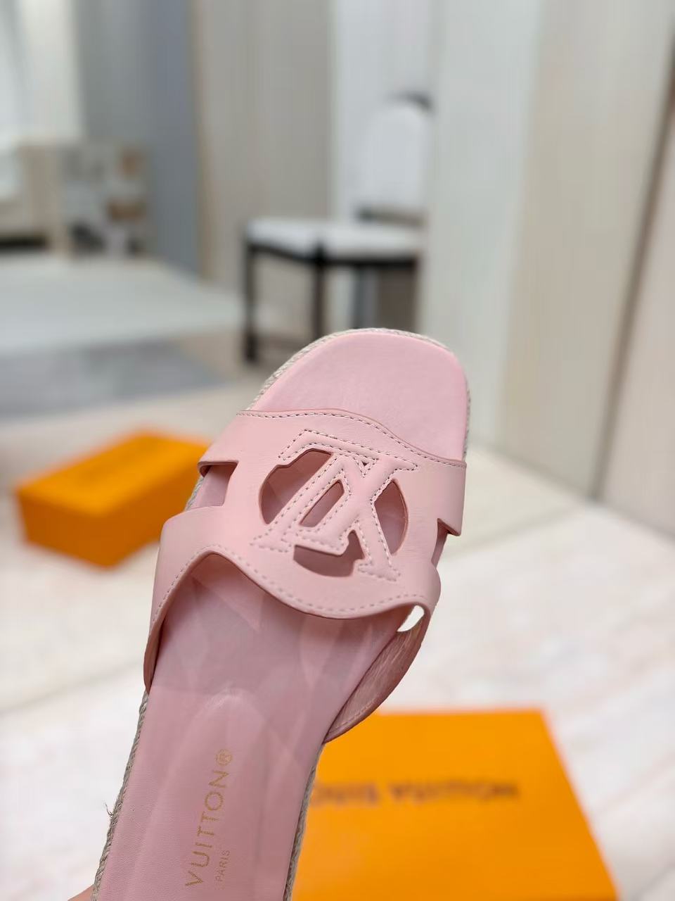 LV Slippers Women(AAA)-035
