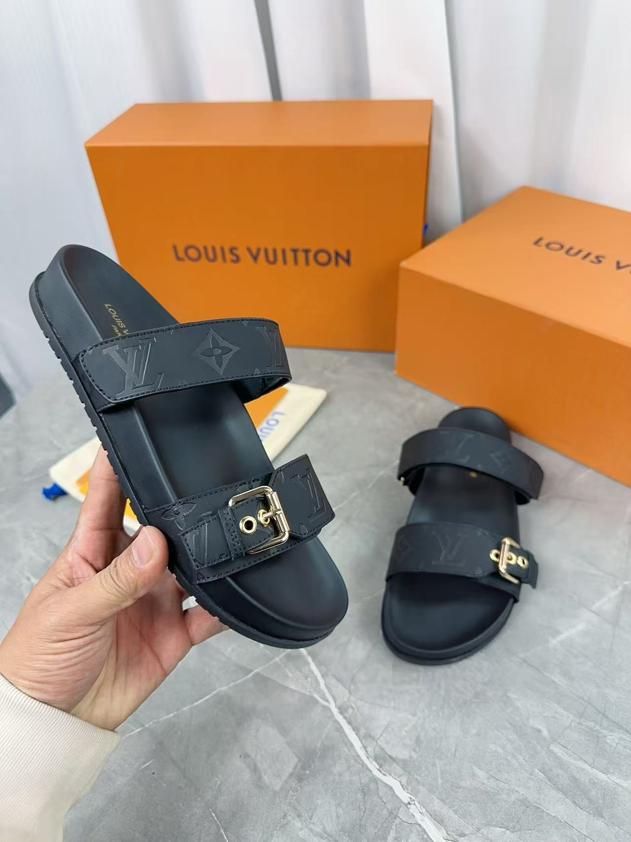 LV Slippers(AAA)-096