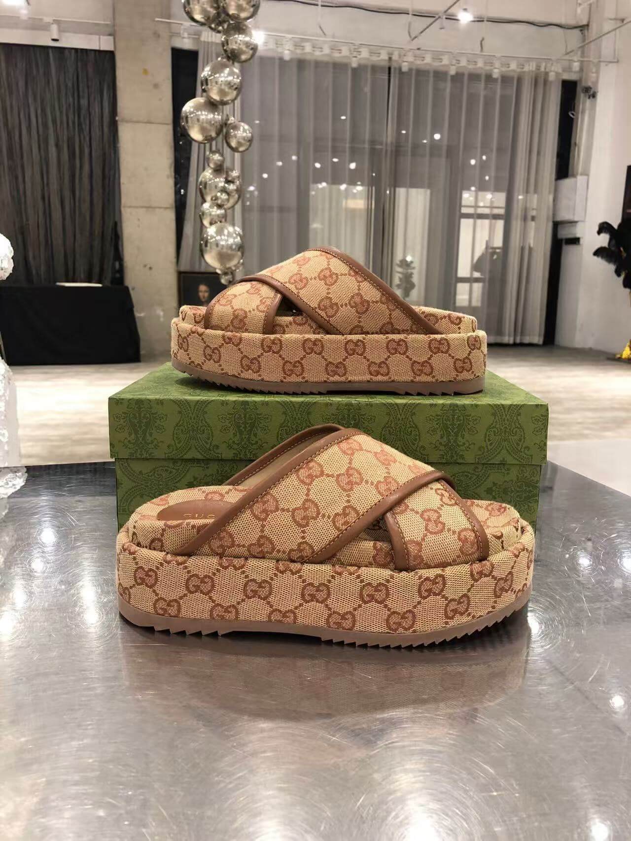 LV Slippers(AAA)-062