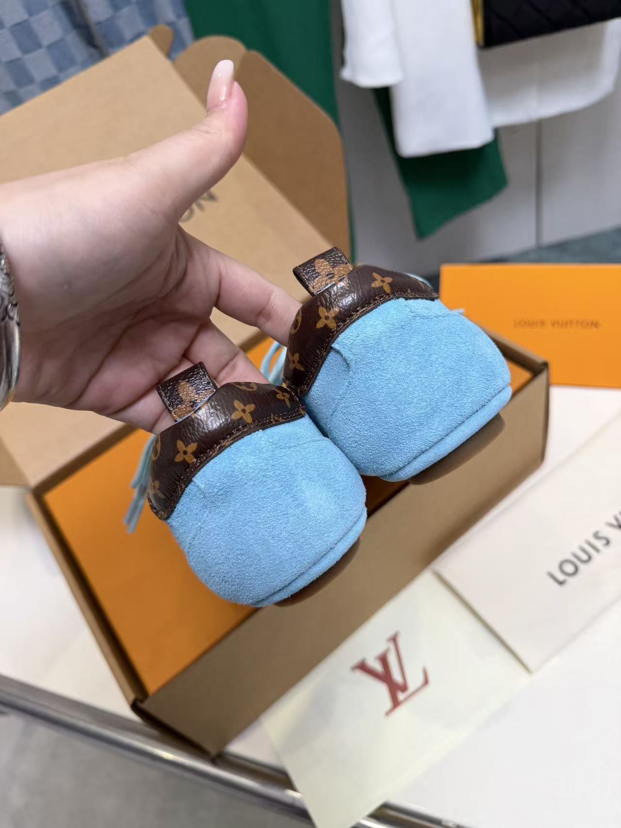 LV Shoes AAA(Women)-098