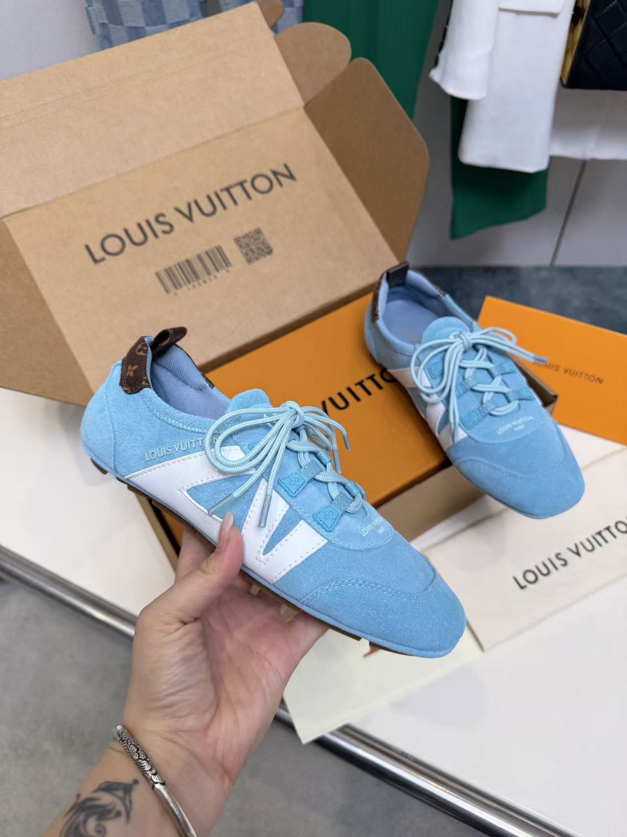 LV Shoes AAA(Women)-098