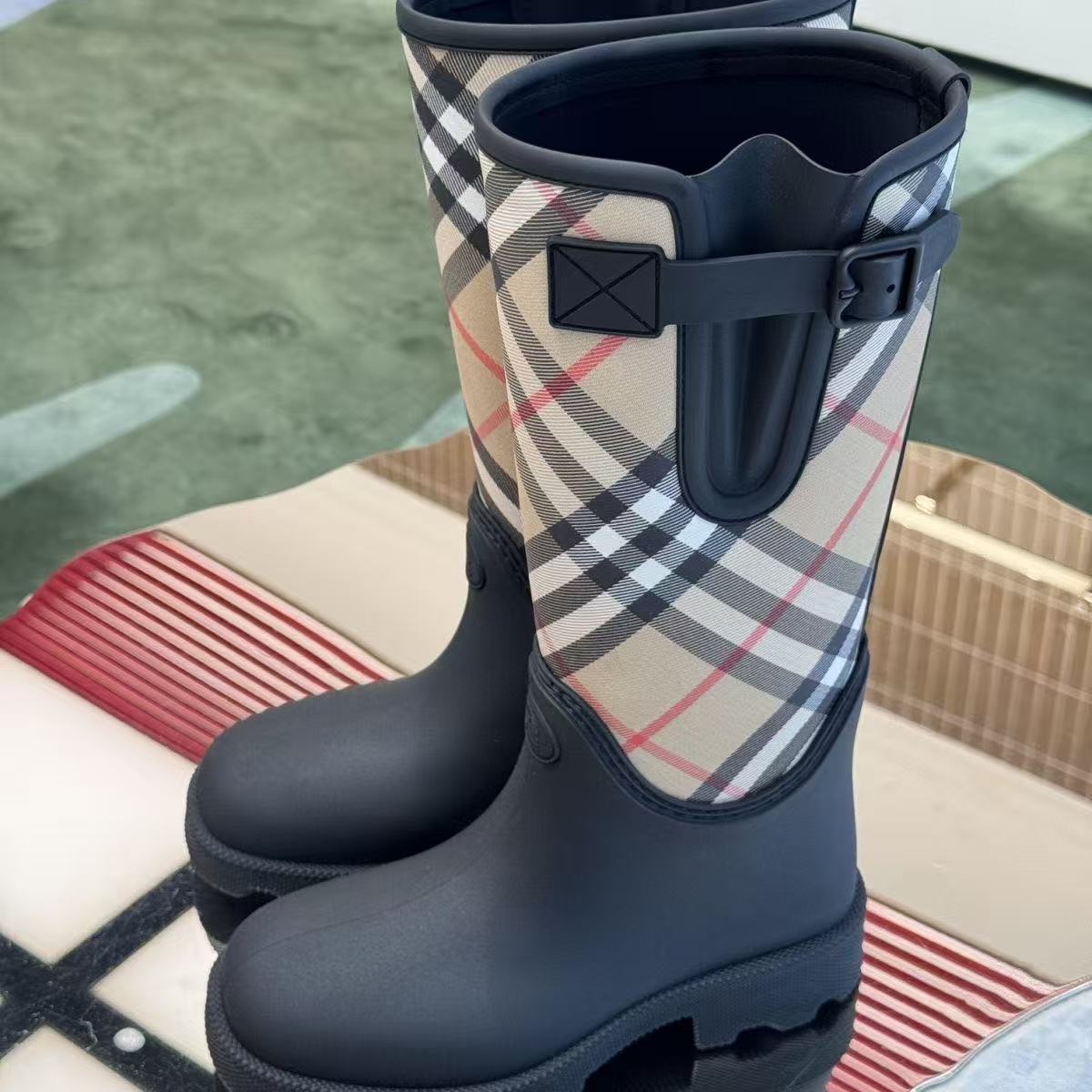 Burberry Shoes(Women)-001