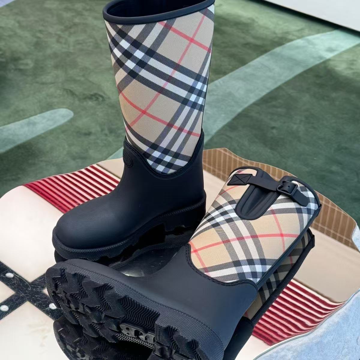 Burberry Shoes(Women)-001