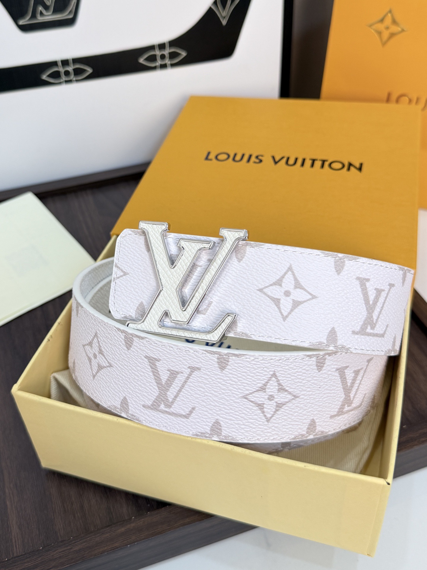 LV Belts(AAAAA)-3962
